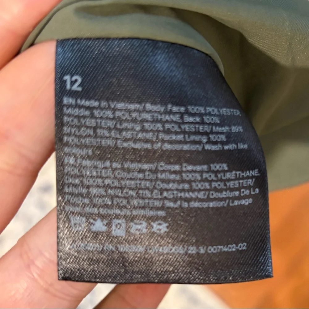 Lululemon Women’s Rain Rebel Jacket Size 12 - Picture 6 of 8